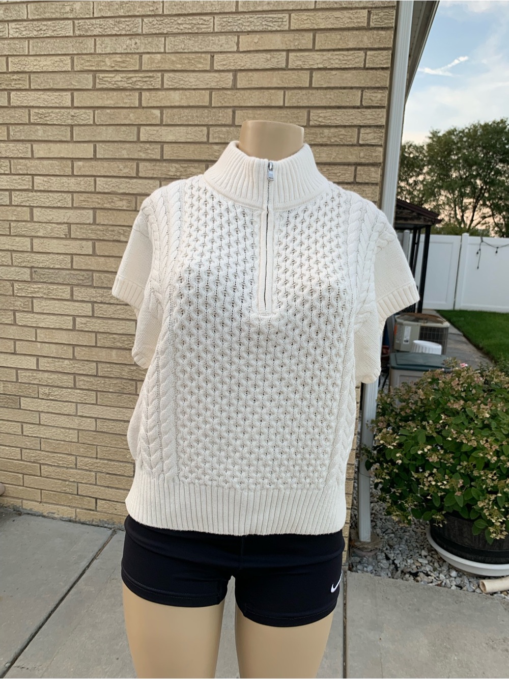 Loft Cream Short-Sleeve Cable Knit Half-Zip Sweater Top size M. New